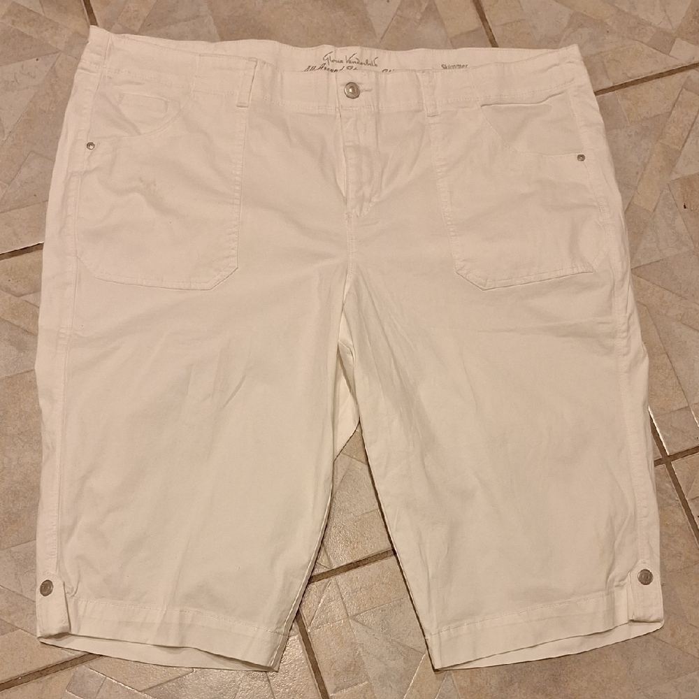 q Gloria Vanderbilt White Women's Skimmers Size 24W